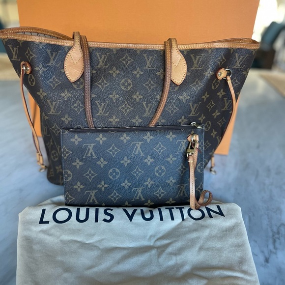 🌿authentic Louis Vuitton neverfull mm tote and pouch. Includes box - Picture 5 of 15
